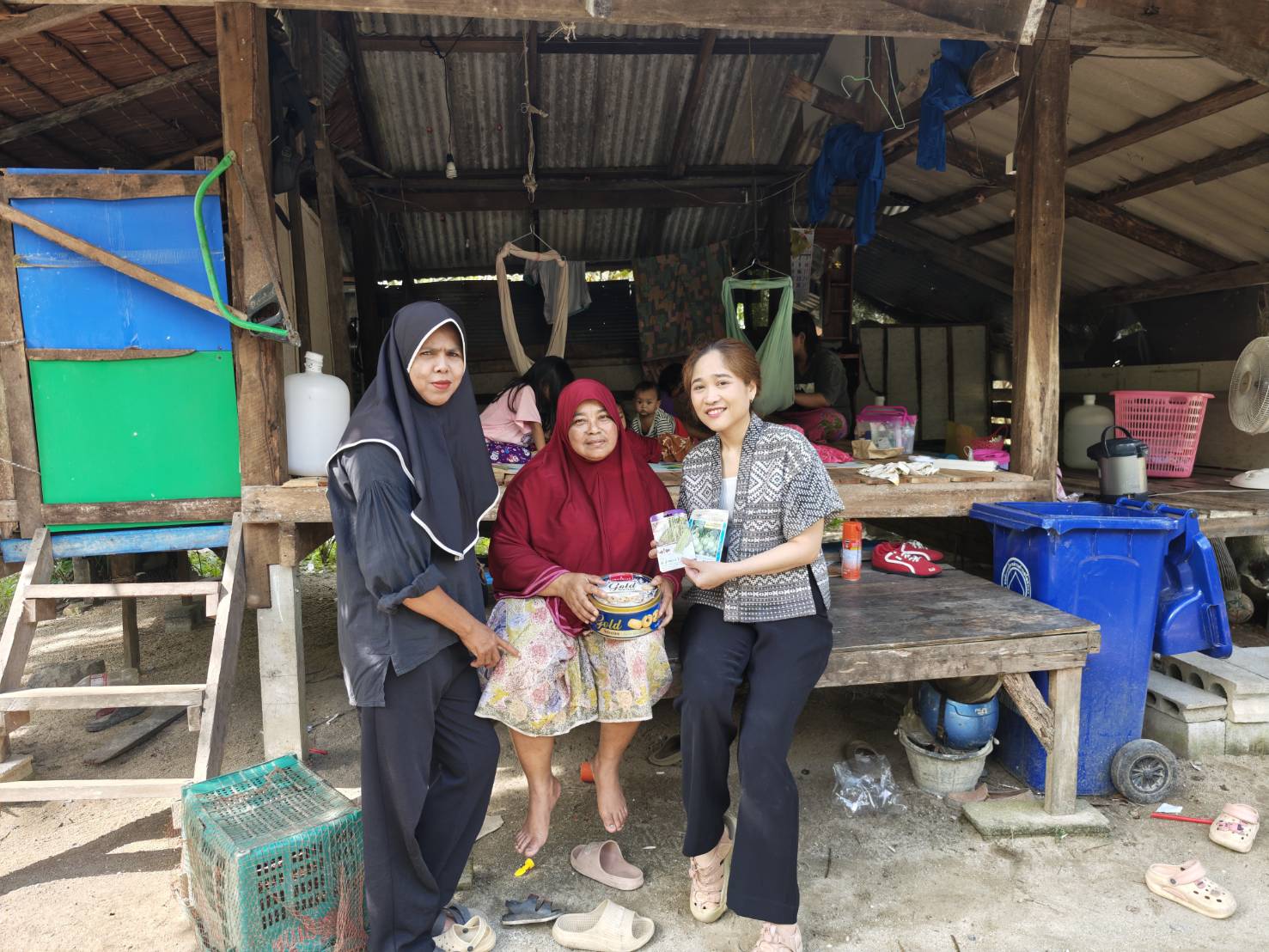 🌏 พช.ท่าศาลา : ลงพื้นที่เยี่ยมเยียนและขับเคลื่อนกิจกรรมส่งเสริมครัวเรือนมีรายได้น้อย  น้อมนำหลักปรัชญาเศรษฐกิจพอเพียงสู่การดำเนินชีวิต