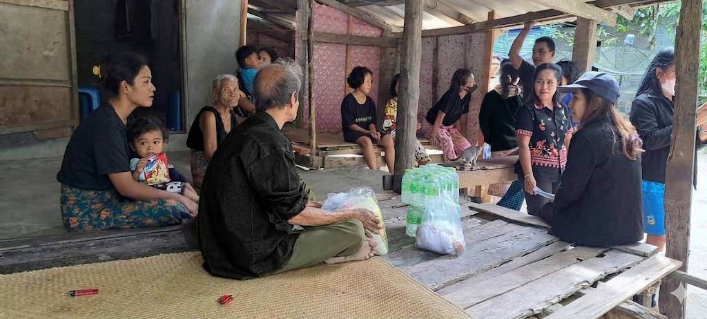 พช.ท่าศาลา :  ลงพื้นที่เยี่ยมเยียนและขับเคลื่อนกิจกรรมส่งเสริมครัวเรือนมีรายได้น้อย  โดยการน้อมนำหลักปรัชญาเศรษฐกิจพอเพียงสู่การดำเนินชีวิต ตำบลโมคลาน