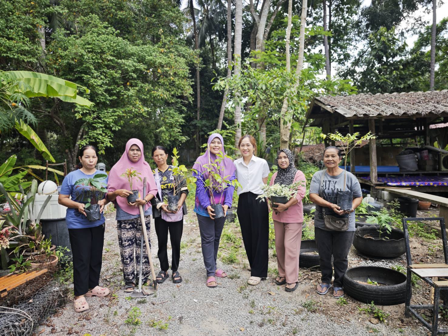 🌏 พช.ท่าศาลา :  เดินหน้าขับเคลื่อนนโยบาย  ปฎิบัติการ " Quick Win " 90 วัน ปลูกผักสวนครัว เพื่อสร้างความมั่นคงทางอาหาร สู่ภัยวิกฤตด้วยวิถีพอเพียง ( ผู้นำทำก่อน )